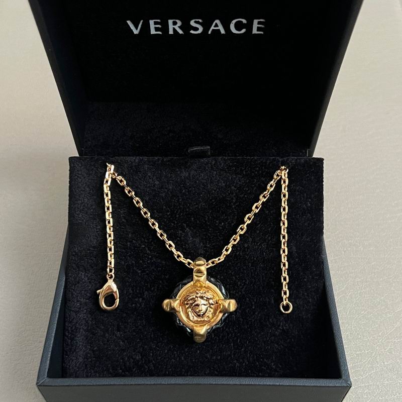 Versace necklace 03yxh181